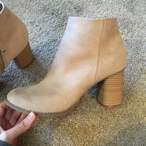 DV dolce vita tan suede booties